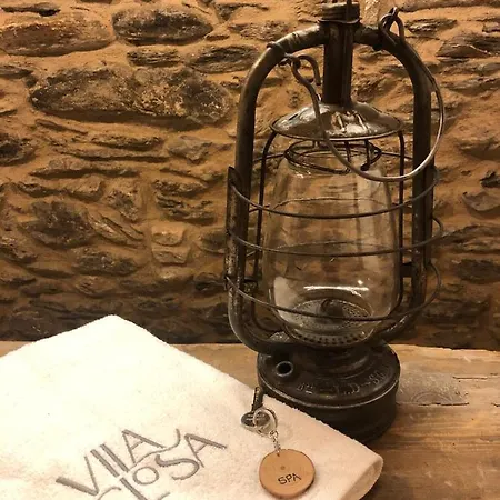 Vila Closa - L'amfitriona Escaló